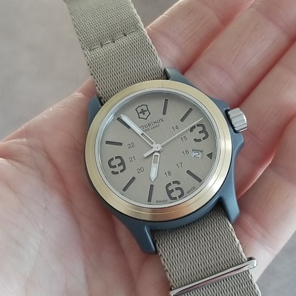 Victorinox Other - VICTORINOX Field Watch Sage